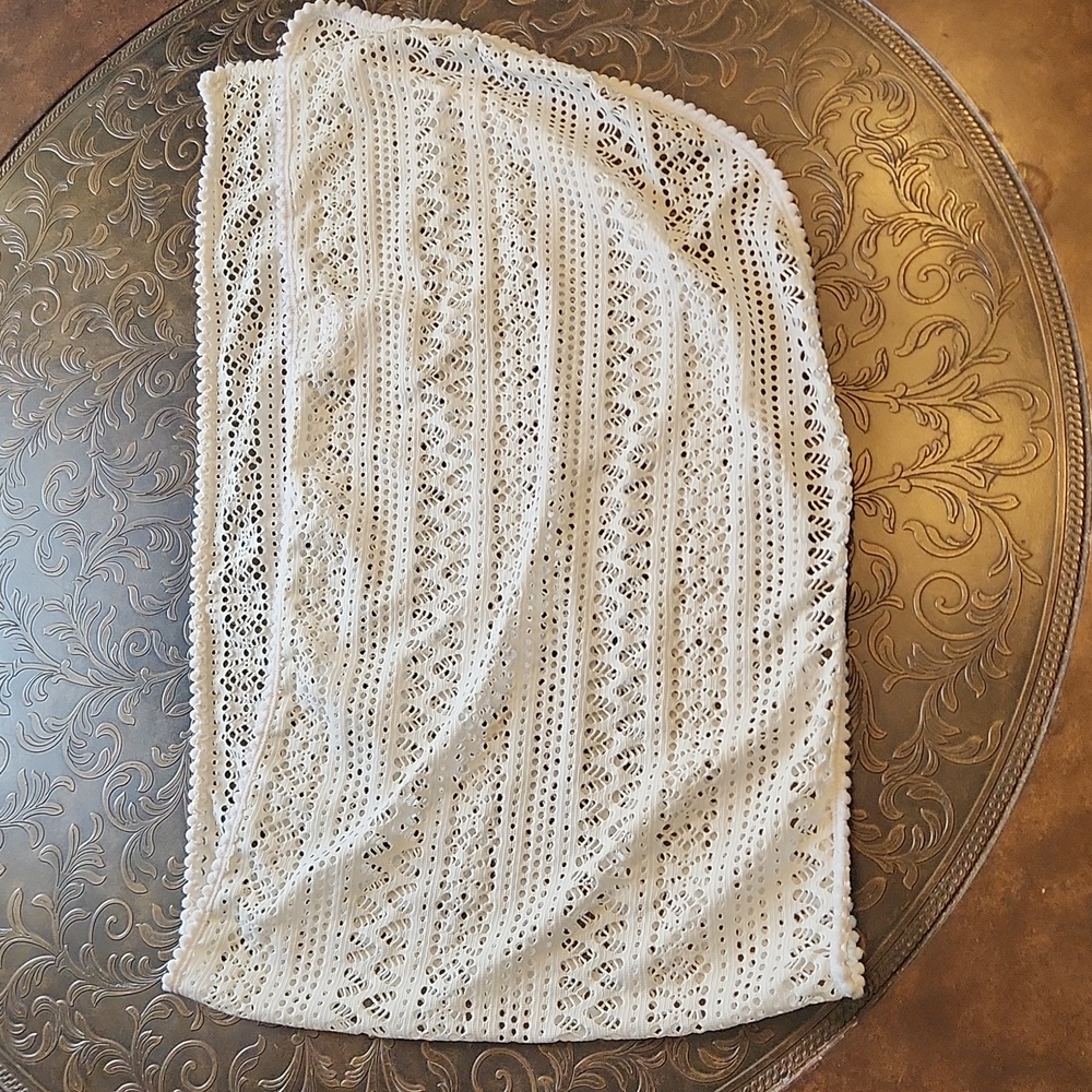 Rounded Console Table Doily